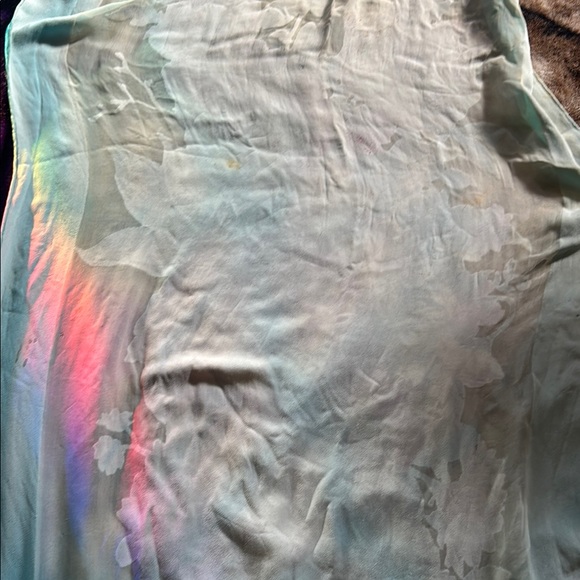 🌹Vibrant Silk and Velvet Scarf with Roses 🌹 - Picture 5 of 6